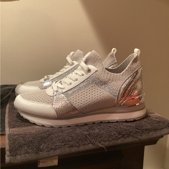 Michael Kors sneakers - Picture 2 of 2